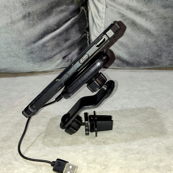 CELLPHONE ACCESSORIES BUNDLE CAR PHONE HOLDERS, TRI-POD, ARM BAND & OHL CHARGER - Picture 10 of 16